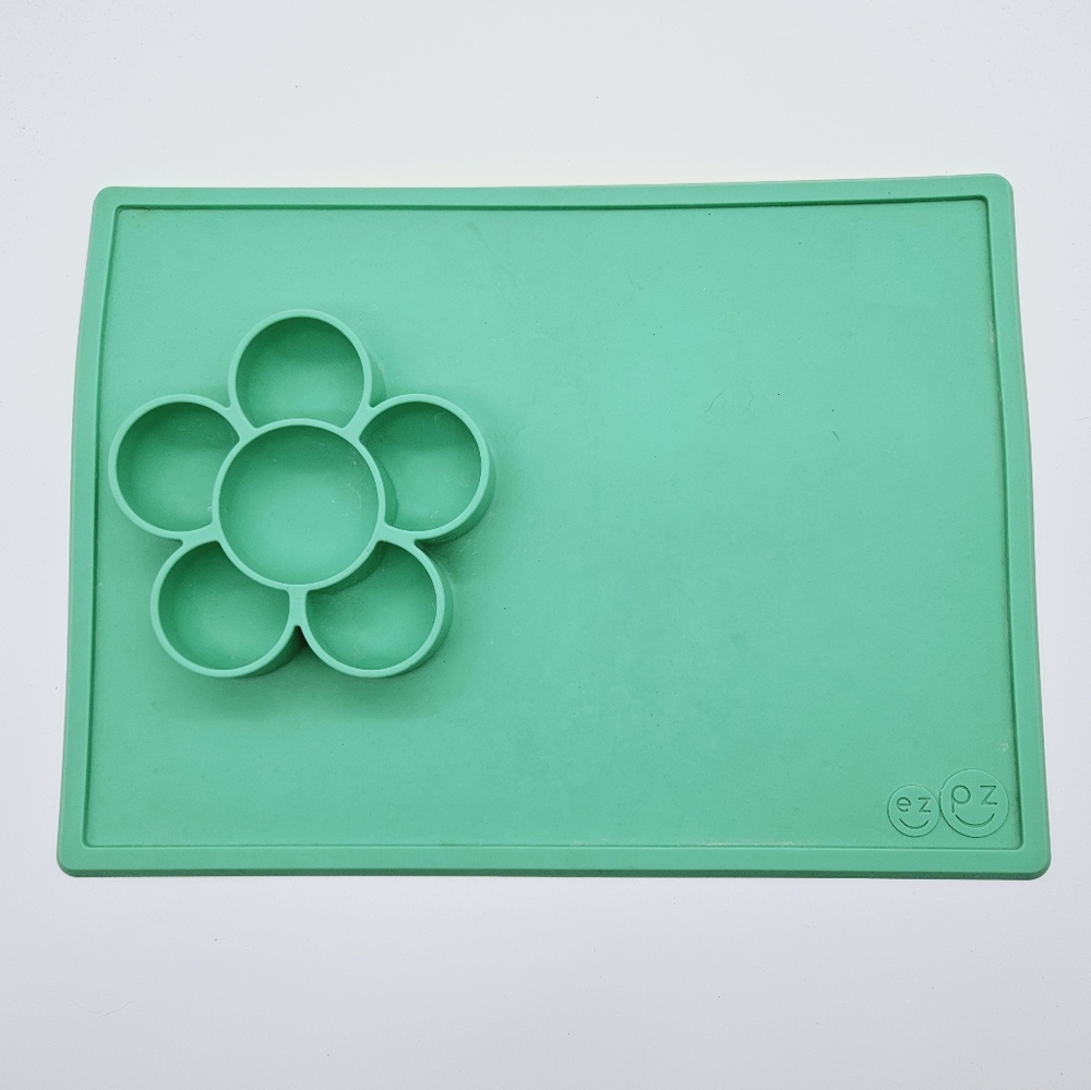 EZPZ | large 16x12 flower silicone mat